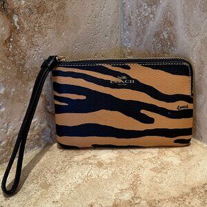 NWT Coach Corner Zip Wristlet in Tiger Print (Gold/Honey/Black) / C7440